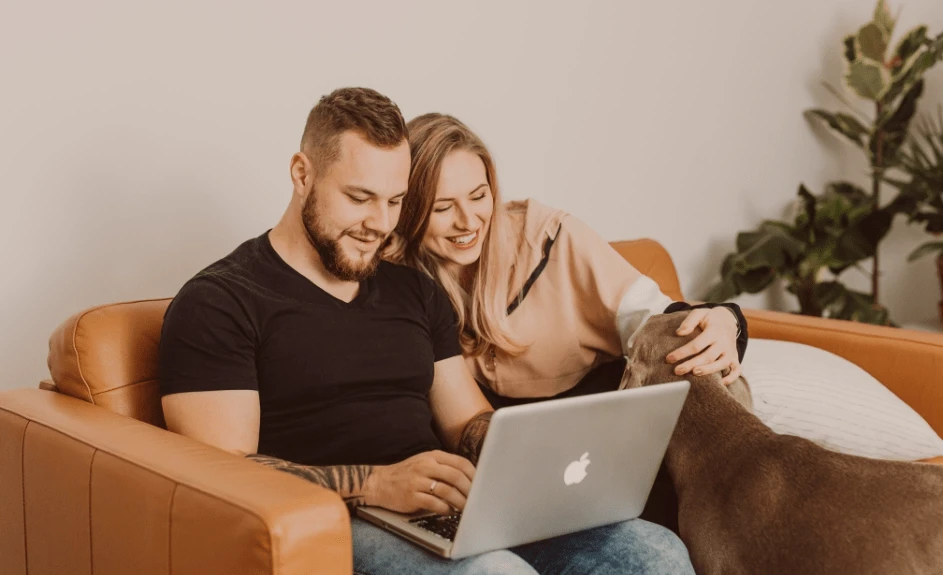 Par i sofa refinansierer gjeld