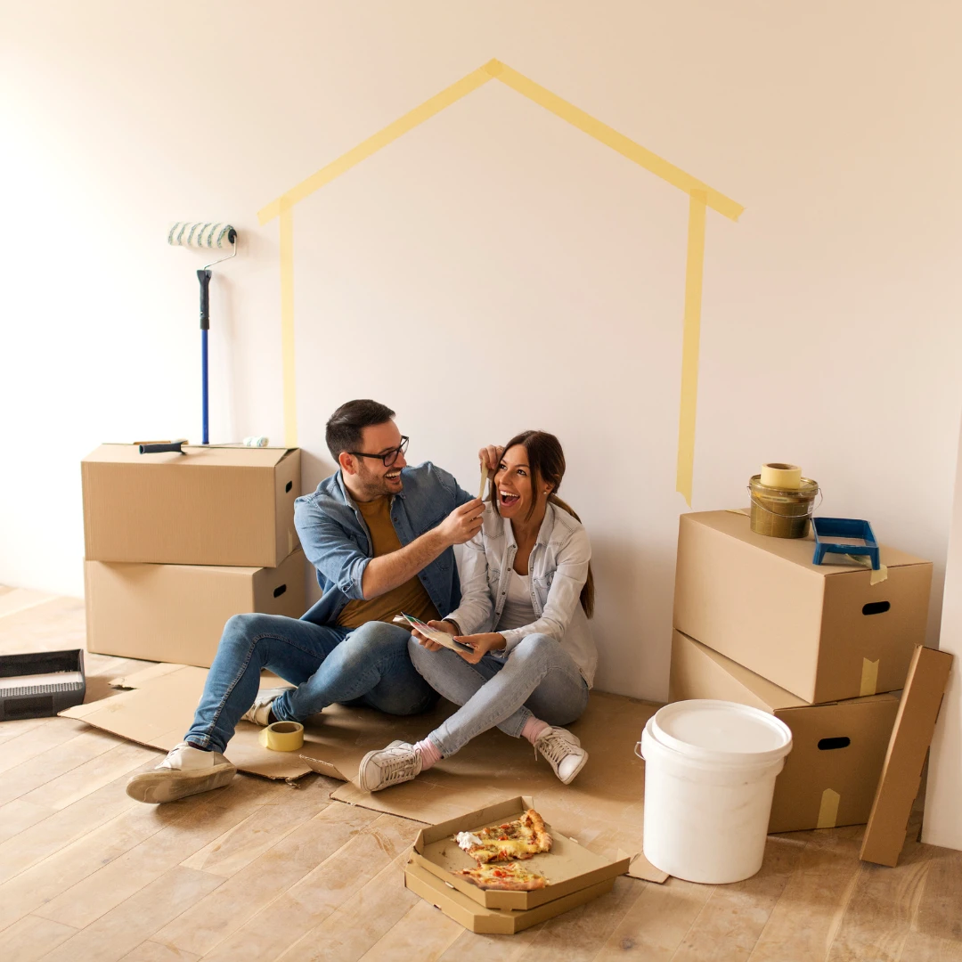 Mann og kvinne pusser opp