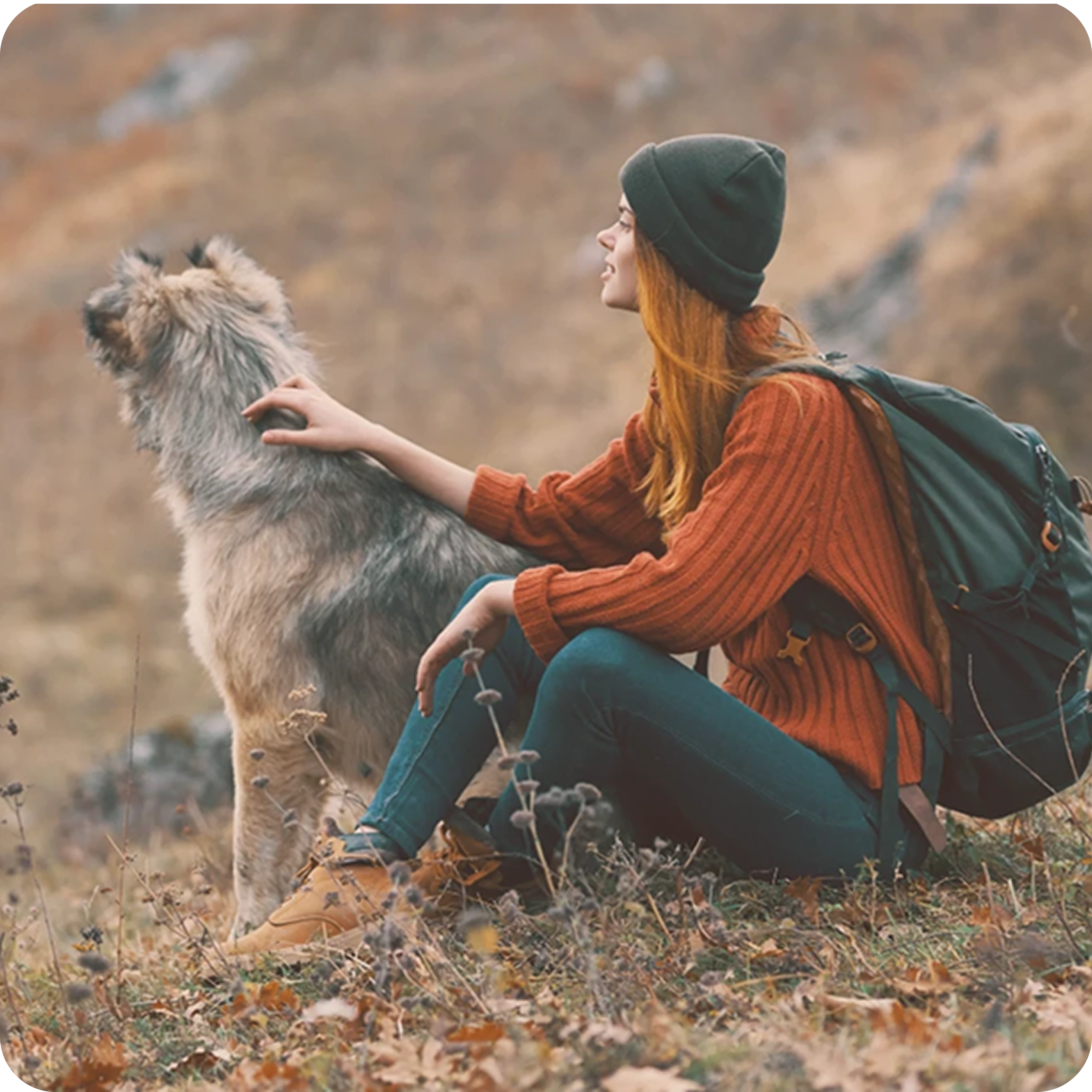 kvinne og hund på fjelltur