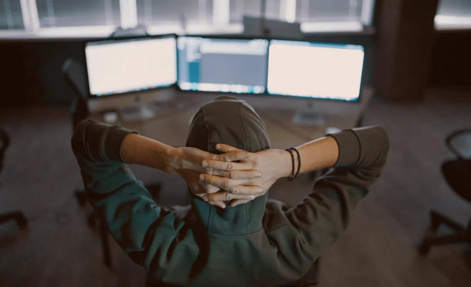 Person som forsøker å utføre ID-tyveri