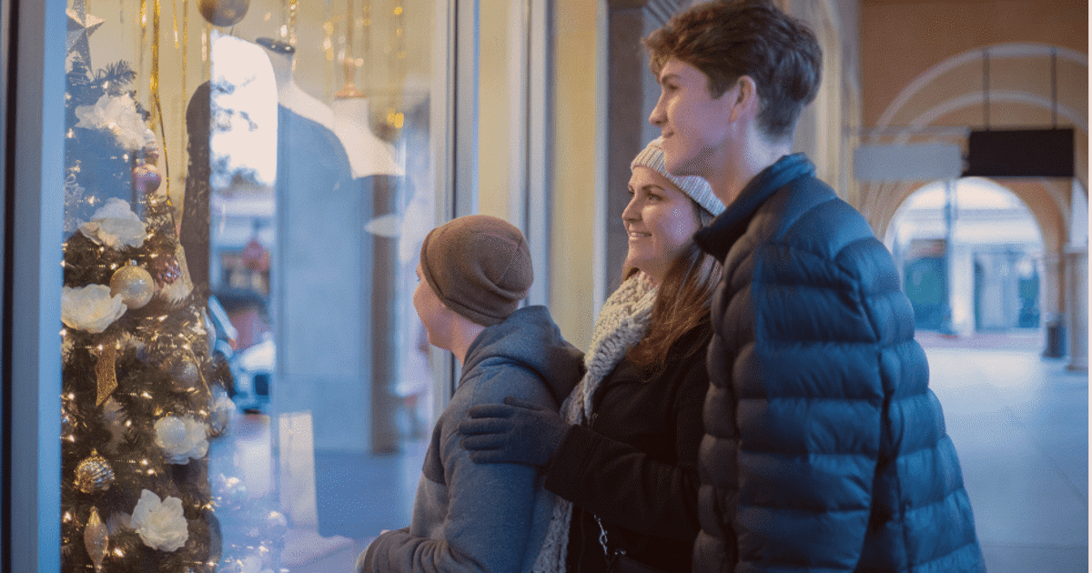 familie handler på black friday